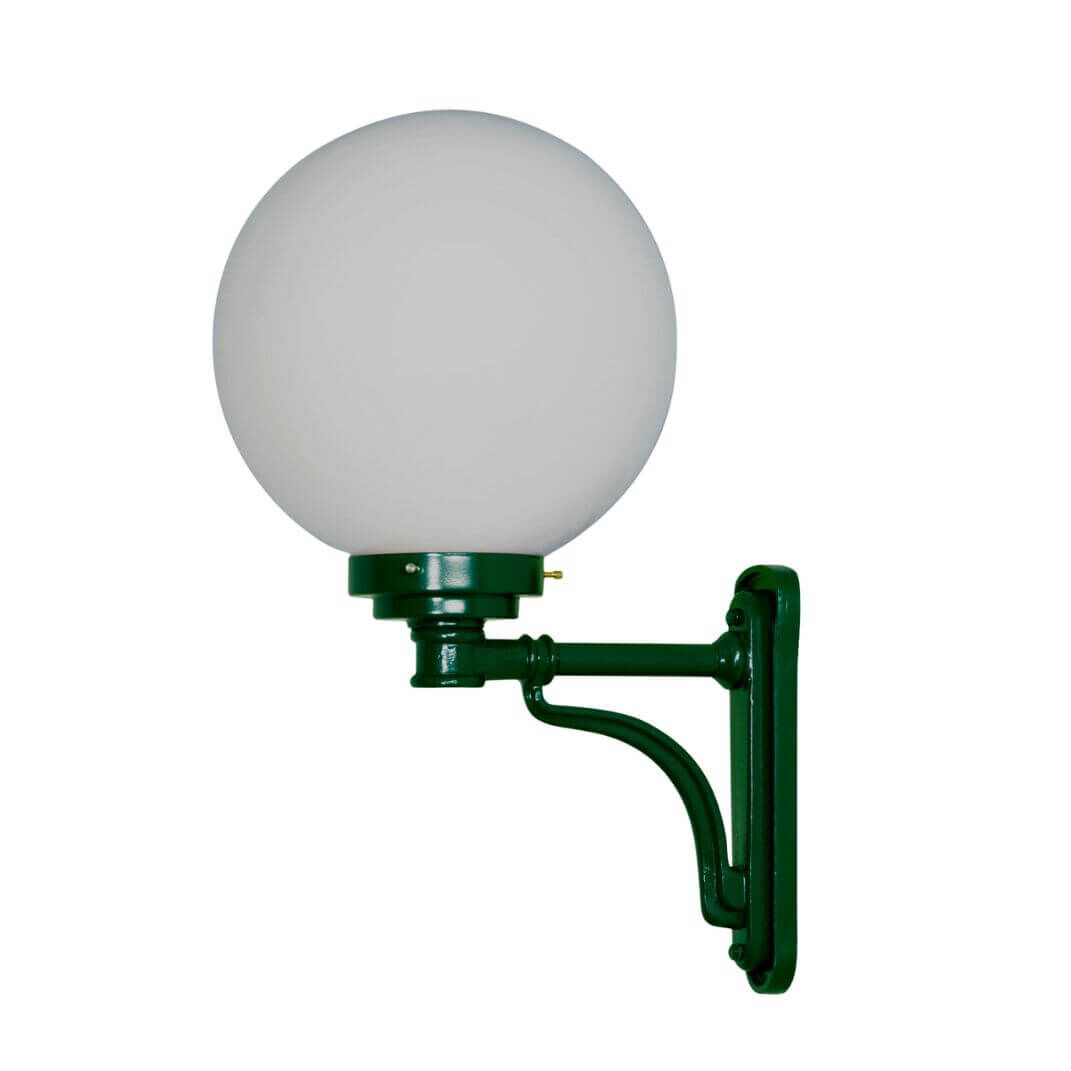 Kugel-Wandleuchte Meran 3 stehend in RAL 6005 Moosgrün Kugel-Wandleuchte Meran 3 stehend in RAL 6005 Moosgrün