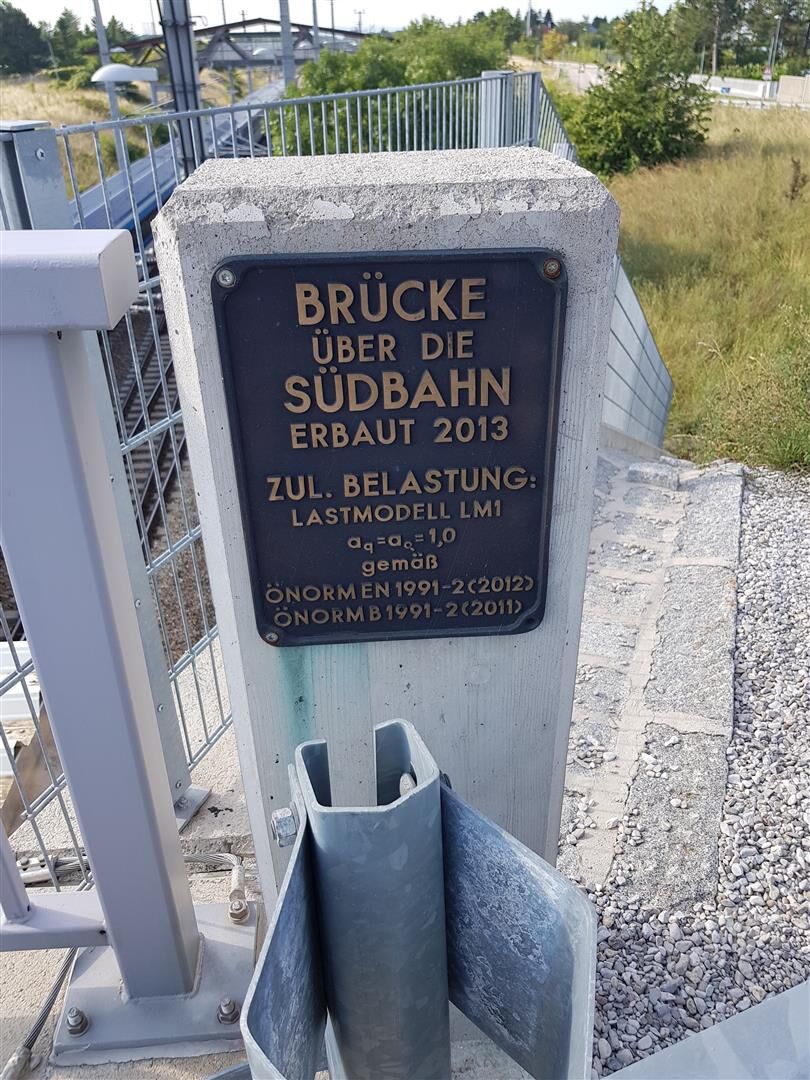 Brückentafel aus Aluminium- und Bronzeguss - eigener Text Brückentafel aus Aluminium- und Bronzeguss - eigener Text