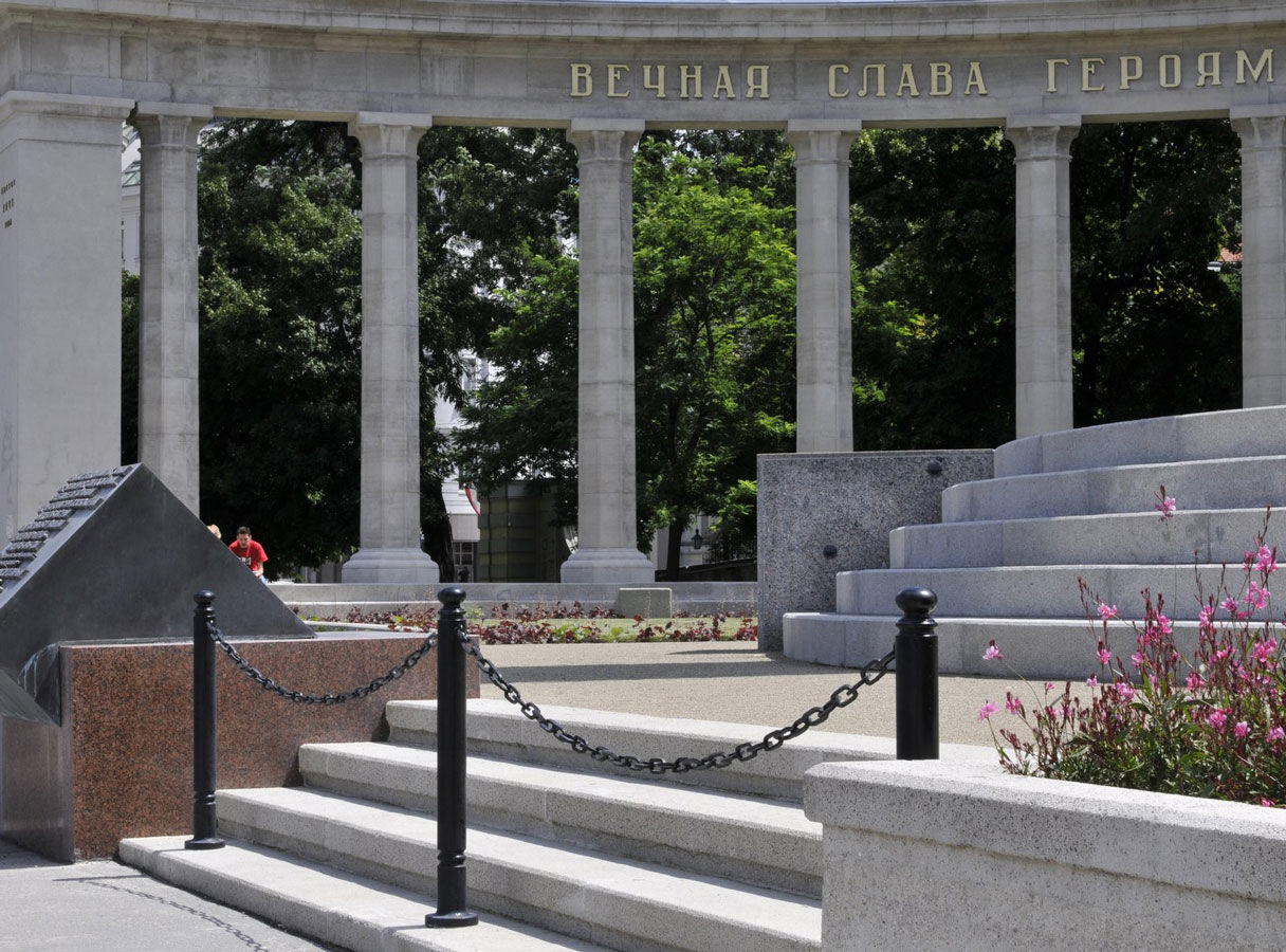 15904_poller_1 Poller 19504, Fixmontage des Pollers mittels Erdrohr einbetoniert