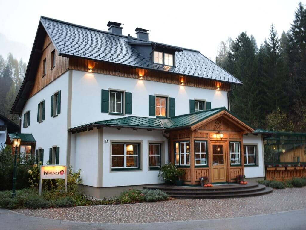 waldruhe-pension-standlaternen-moosgruen-drab-11