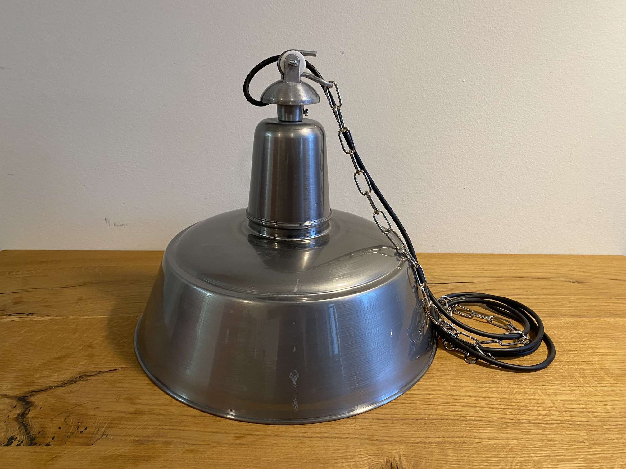 sievering-stahlblech-glaenzend-industriestil-1 Lackfehler