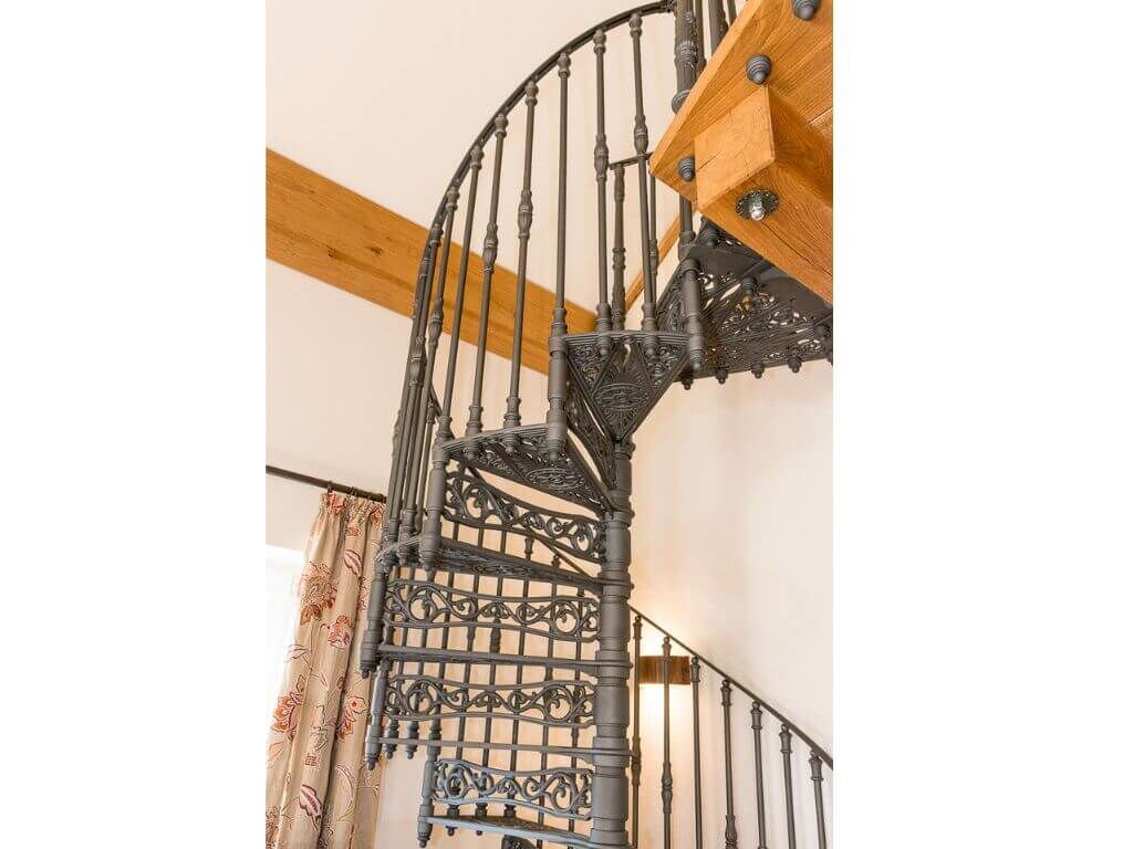Klassische Spindeltreppe aus Gusseisen Klassische Spindeltreppe aus Gusseisen
