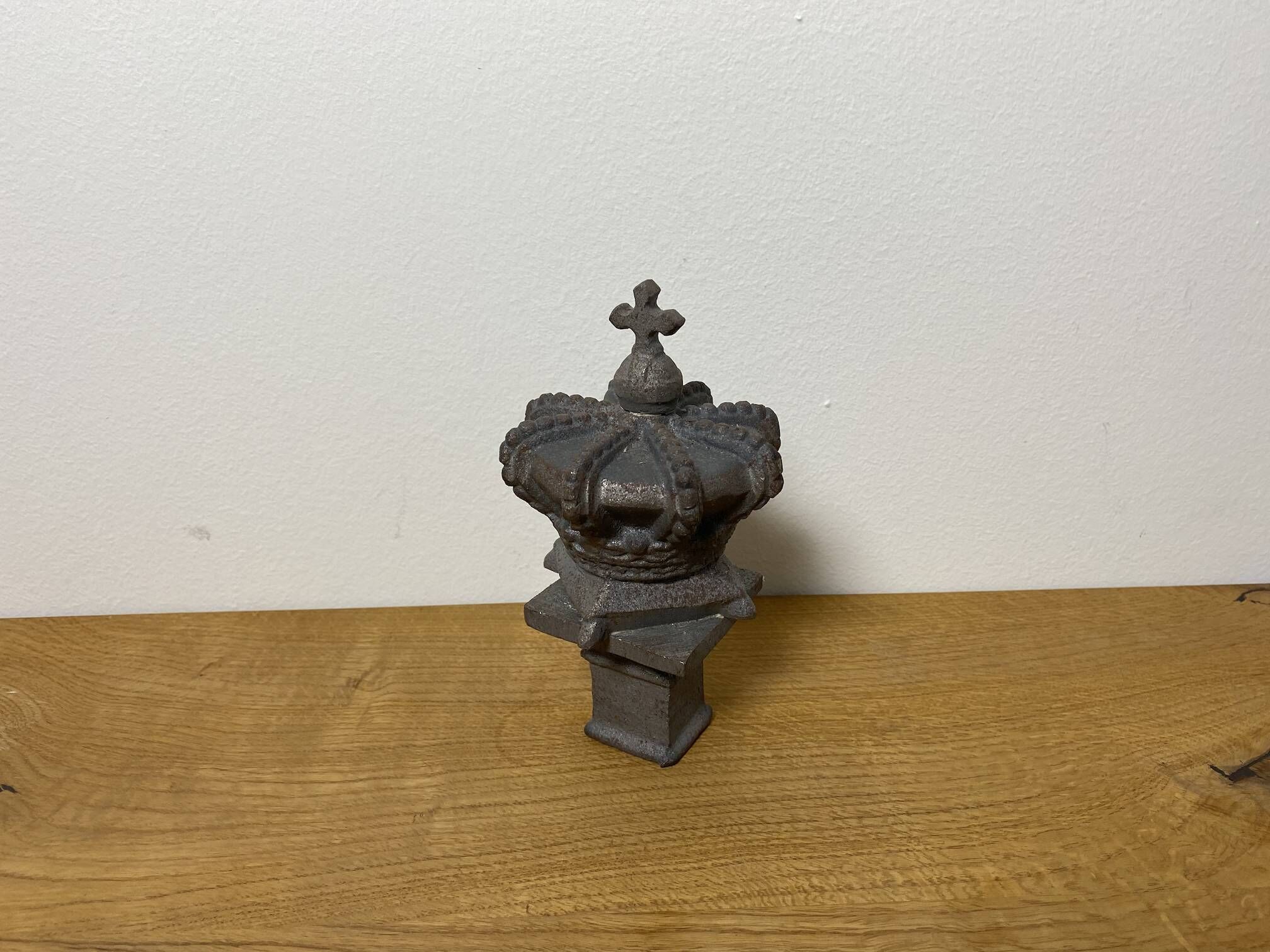 zierteil-pfostenaufsatz-krone-gusseisen-2 Pfostenaufsatz Krone aus Grauguss