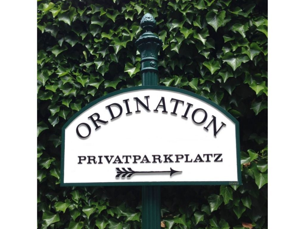 ordinationsschild-privatparkplatz-schild-1