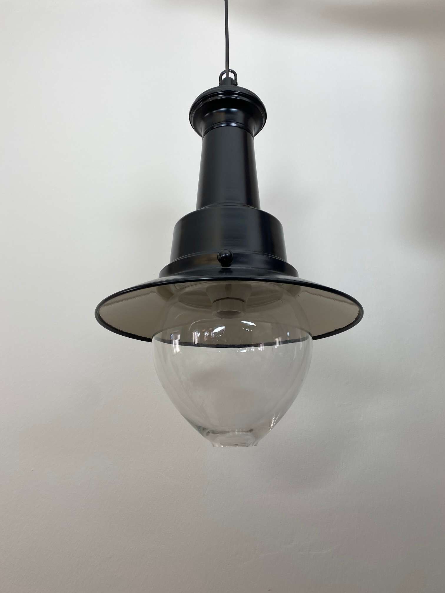 Klassische Hängeleuchte mit Tropfenglas