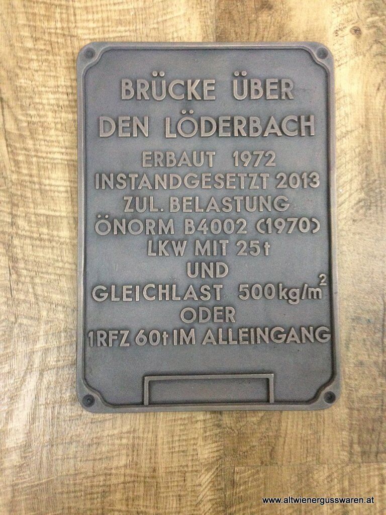 Brückentafel aus Aluminium- und Bronzeguss - eigener Text