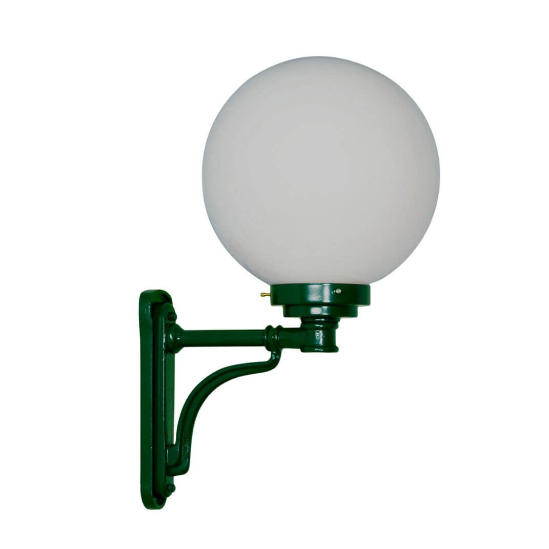 Kugelwandleuchte Meran 3 stehend in RAL 6005 Moosgrün Kugelwandleuchte Meran 3 stehend in RAL 6005 Moosgrün