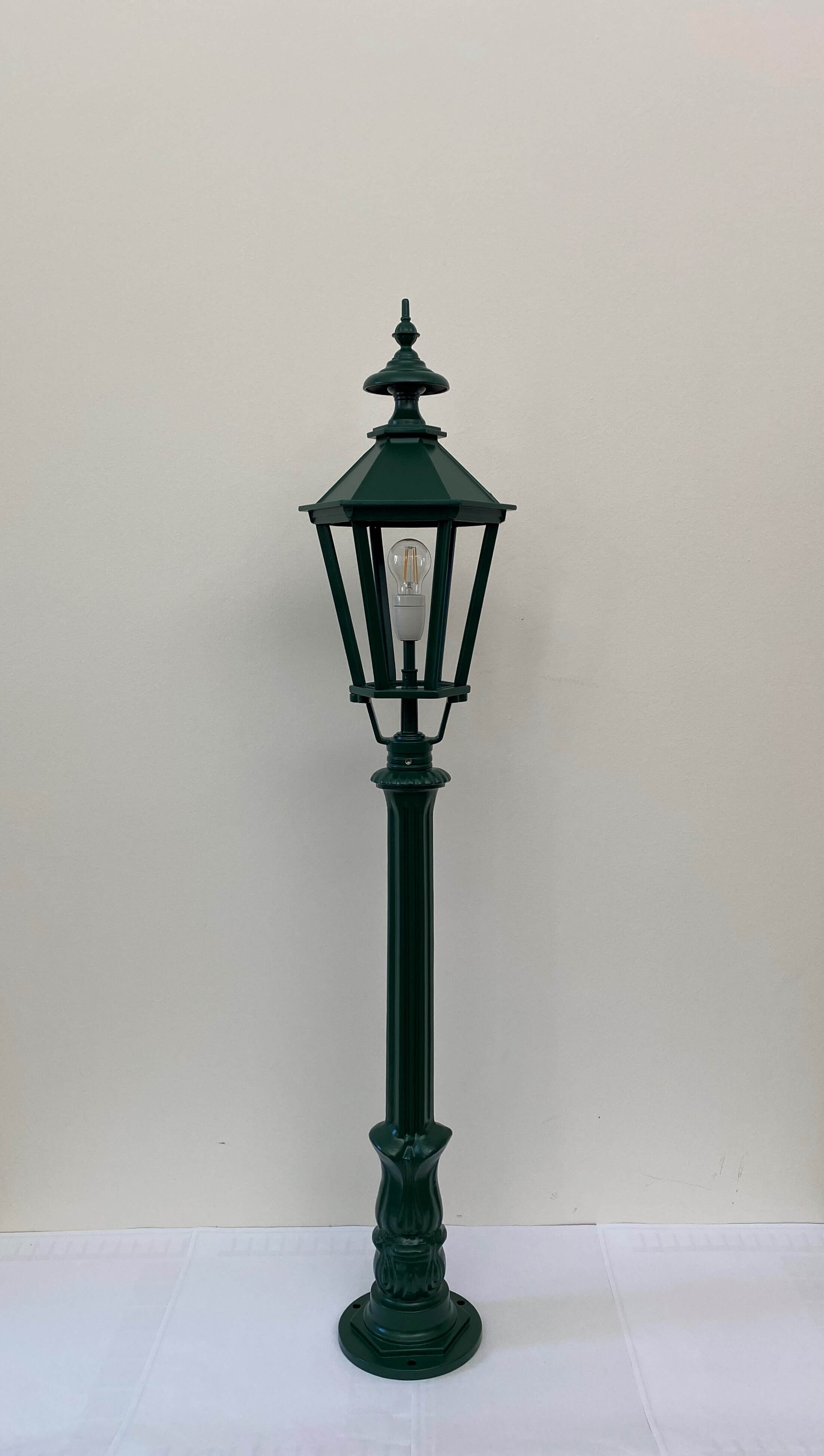 gartenlaterne-standleuchte-nostalgie-moosgruen-2 Standleuchte - Kombination 1 in RAL 6005 Moosgrün