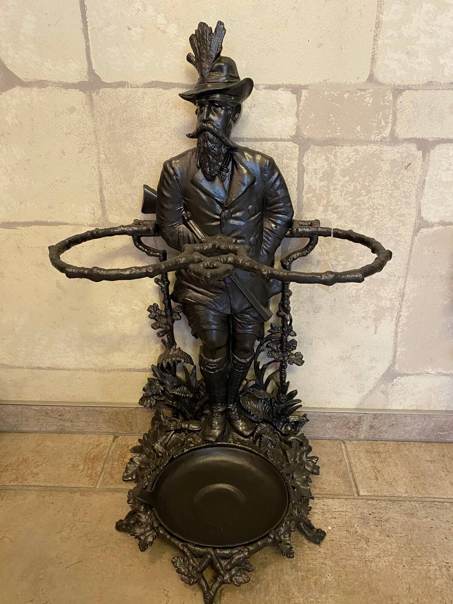 schirmstaender-gusseisen-jaeger-franz-1 Schwarzer Schirmständer Jäger Franz - Gusseisen