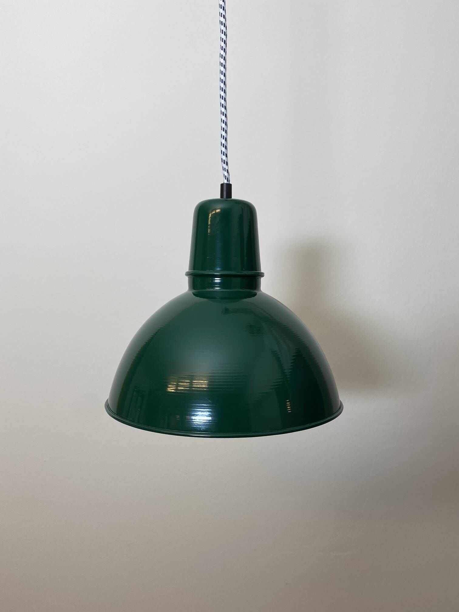 ottakring-dm250-haengeleuchte-3 Hängeleuchte Ottakring - Grün