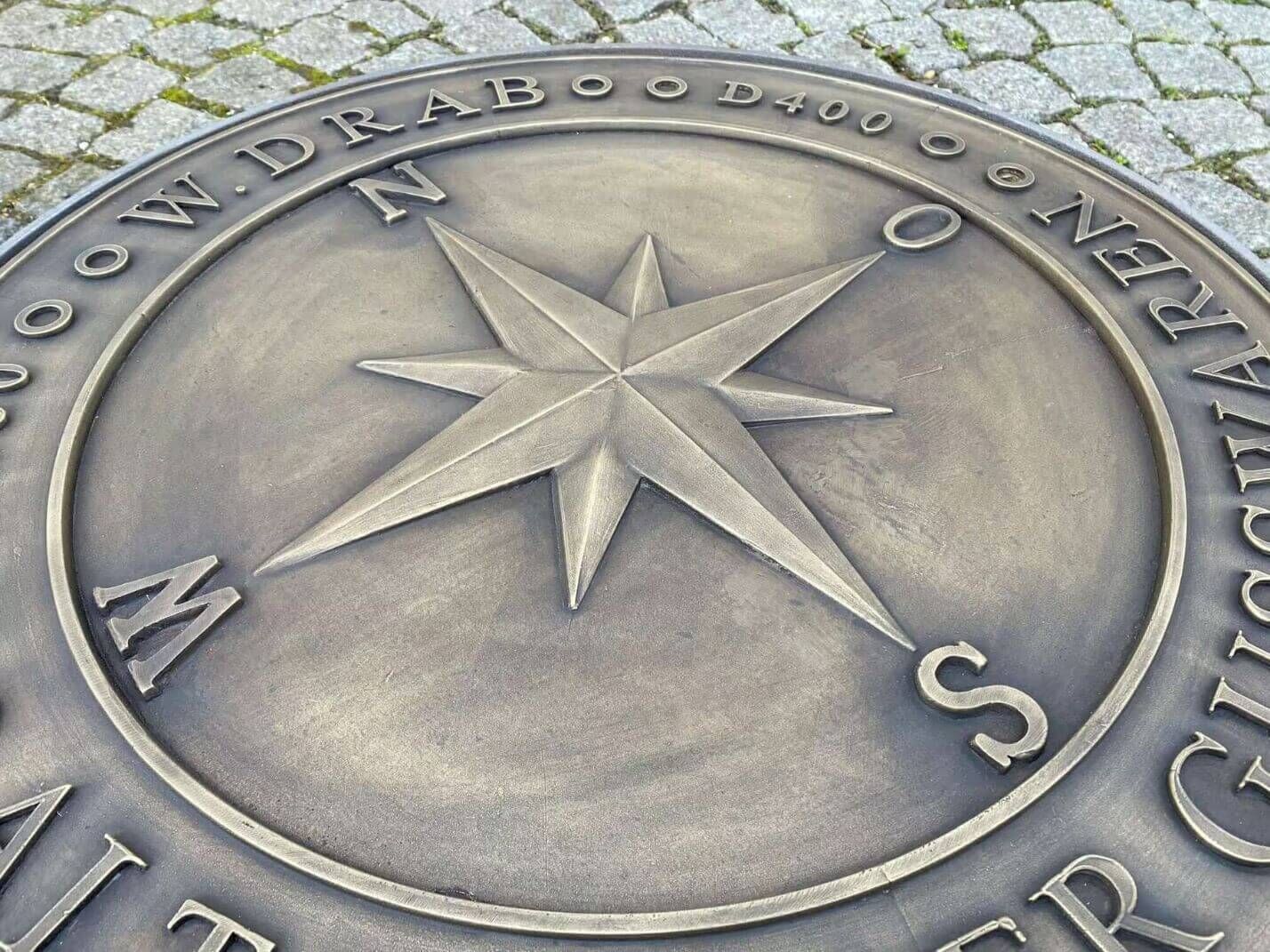 Trittplatte aus Messing mit Windrose Trittplatte aus Messing mit Windrose