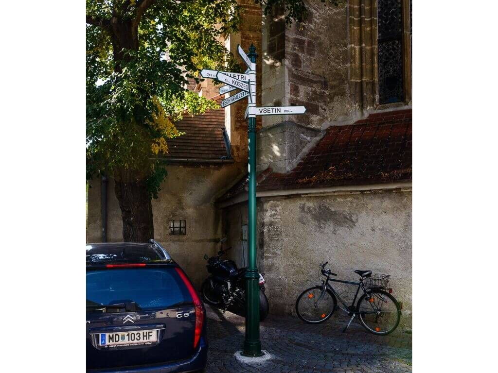 jumelage-wegweiser-staedtepartnerschaft-aluminiumguss-moedling-drab2