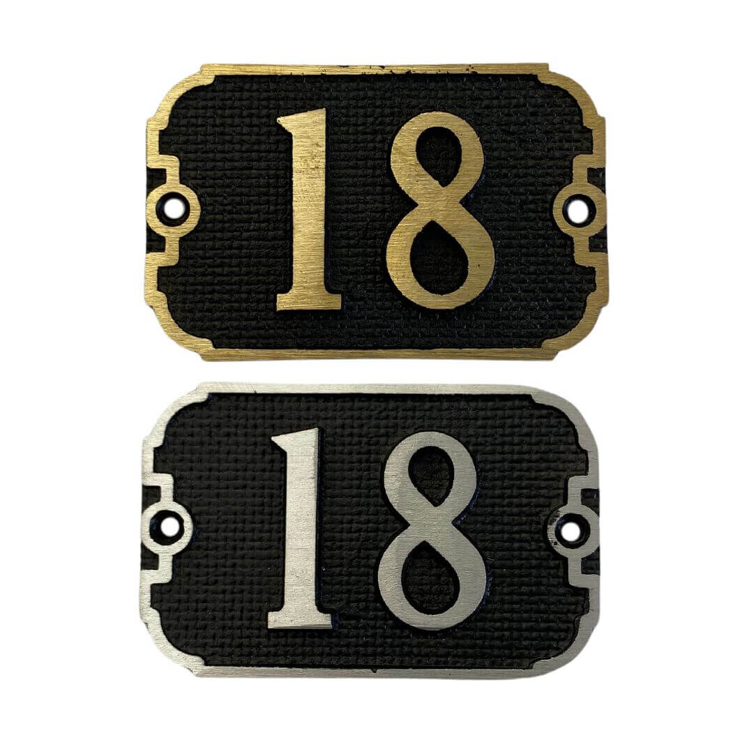 Türnummernschild Tafelstil C - Oben Messingguss - Unten Aluminiumguss Türnummernschild Tafelstil C - Oben Messingguss - Unten Aluminiumguss