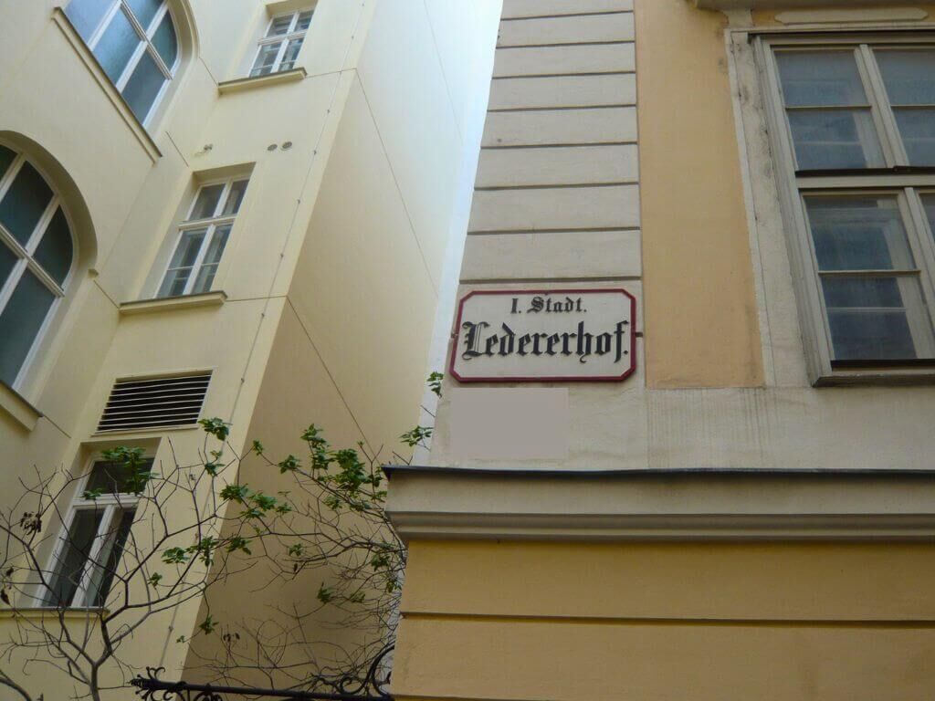 historisches Strassenschild Ledererhof