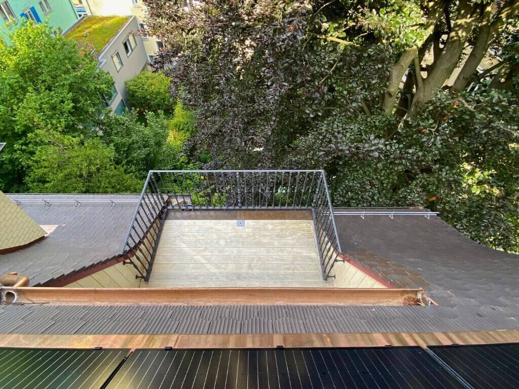 Nostalgisches Balkongeländer aus Gusseisen Nostalgisches Balkongeländer aus Gusseisen