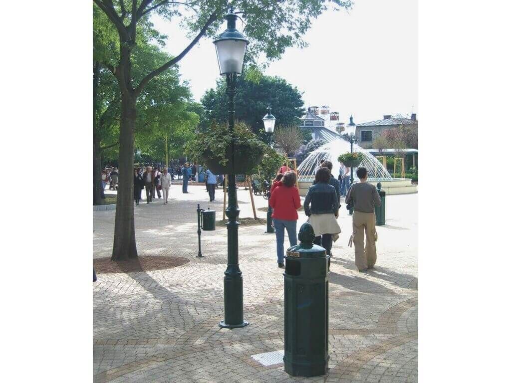 klassische-muelleimer-strassenlaternen-gusseisen-prater-drab-2987