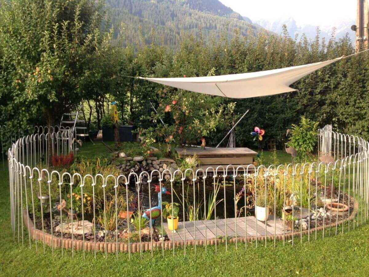 Steckzaun Vienna 100 Eisen feuerverzinkt als Absicherung für einen Teich (Teichzaun) Steckzaun Vienna 100 Eisen feuerverzinkt als Absicherung für einen Teich (Teichzaun)