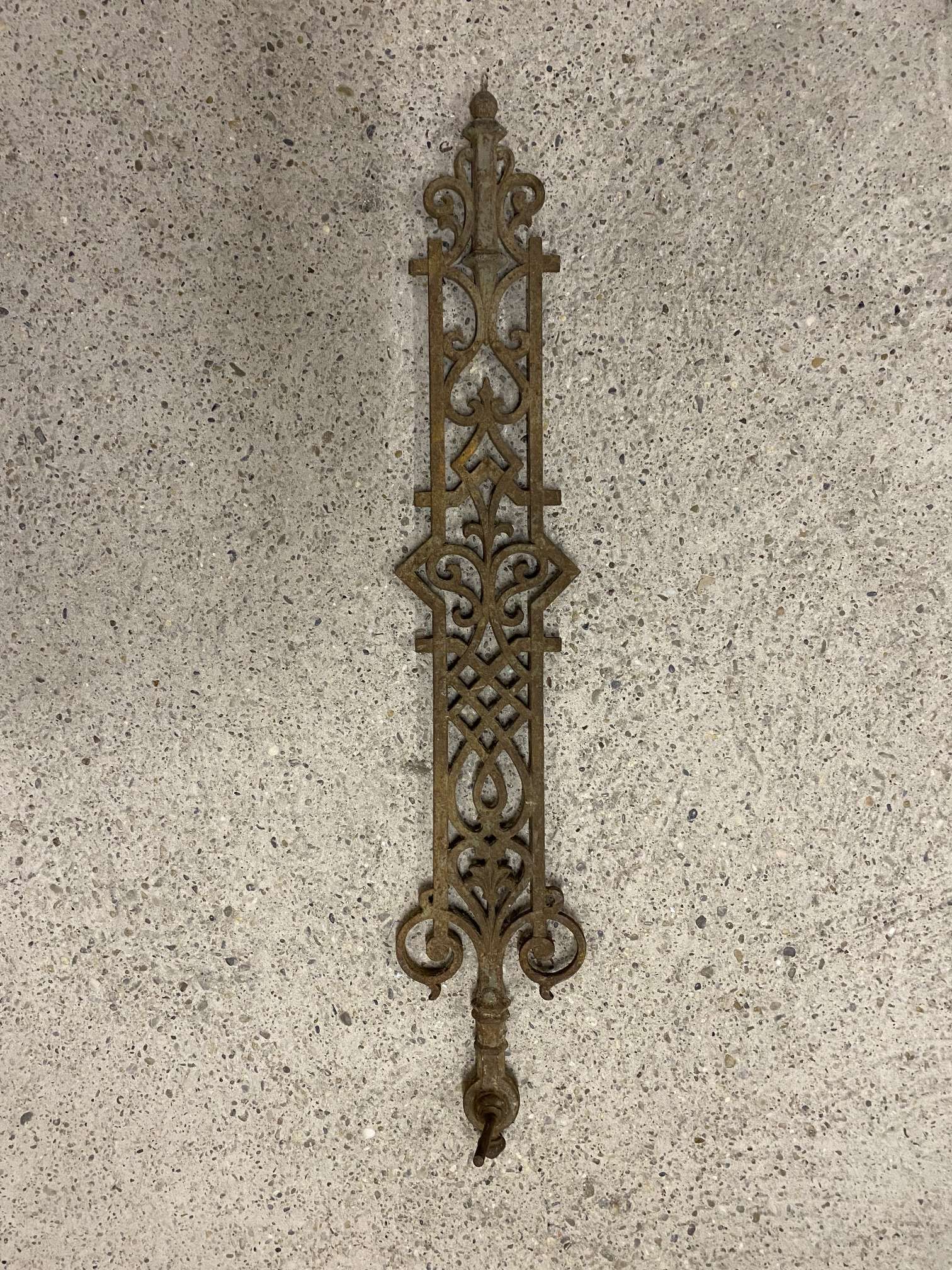 fnd-50s-gelaender-gusseisen-historisch-altbestand historisches Geländer fnd-50s aus Gusseisen - Altbestand