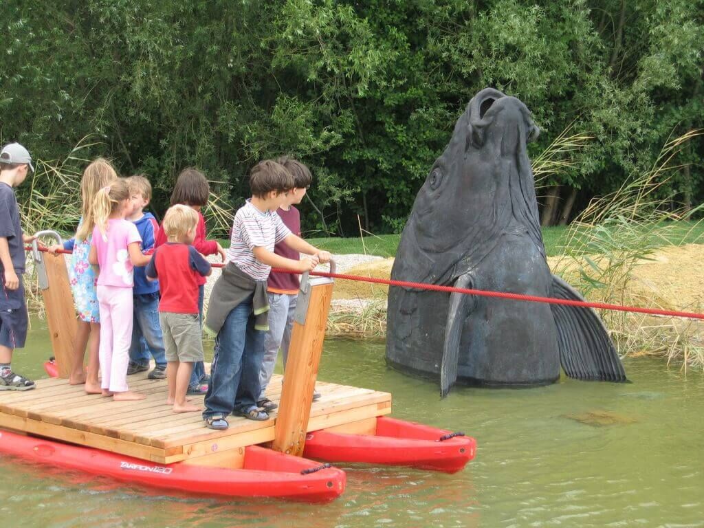 Skulptur aus Bronzeguss in Form eines Fischkopfes