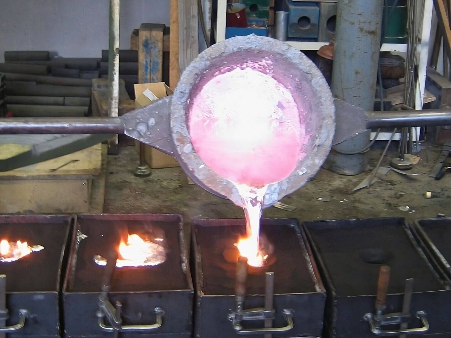 Reproduktion historischer Handlaufhalter aus Gusseisen Reproduktion historischer Handlaufhalter aus Gusseisen