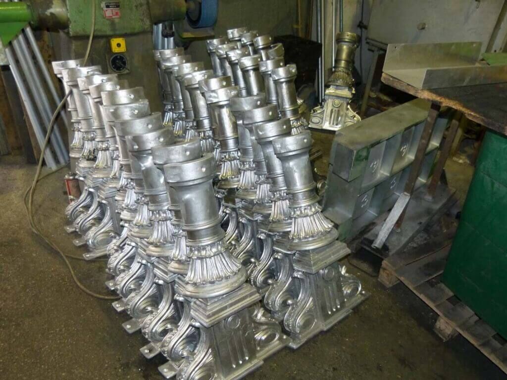 Sauelenverkleidungen aus Aluminiumguss fuer die U6 Station Josefstaedterstrasse Sauelenverkleidungen aus Aluminiumguss fuer die U6 Station Josefstaedterstrasse