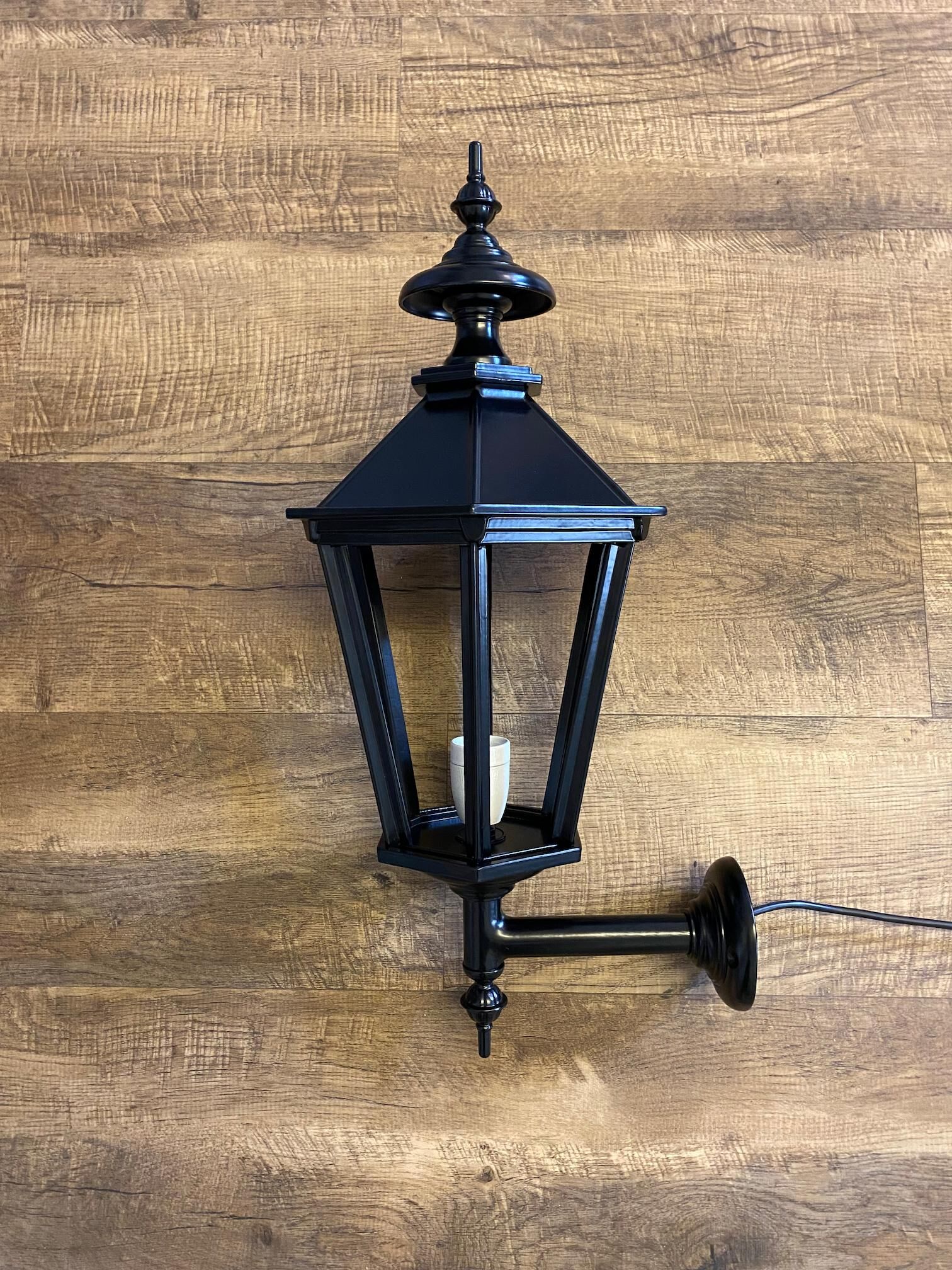 nostalgie-wandleuchte-sechseckig-antik-schwarz-2 Klassische Wandleuchte mit Ausleger