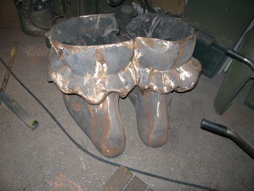 wurstelbrunnen-skulptur-bronzeguss-beine-prater-wurstelprater-drab-3