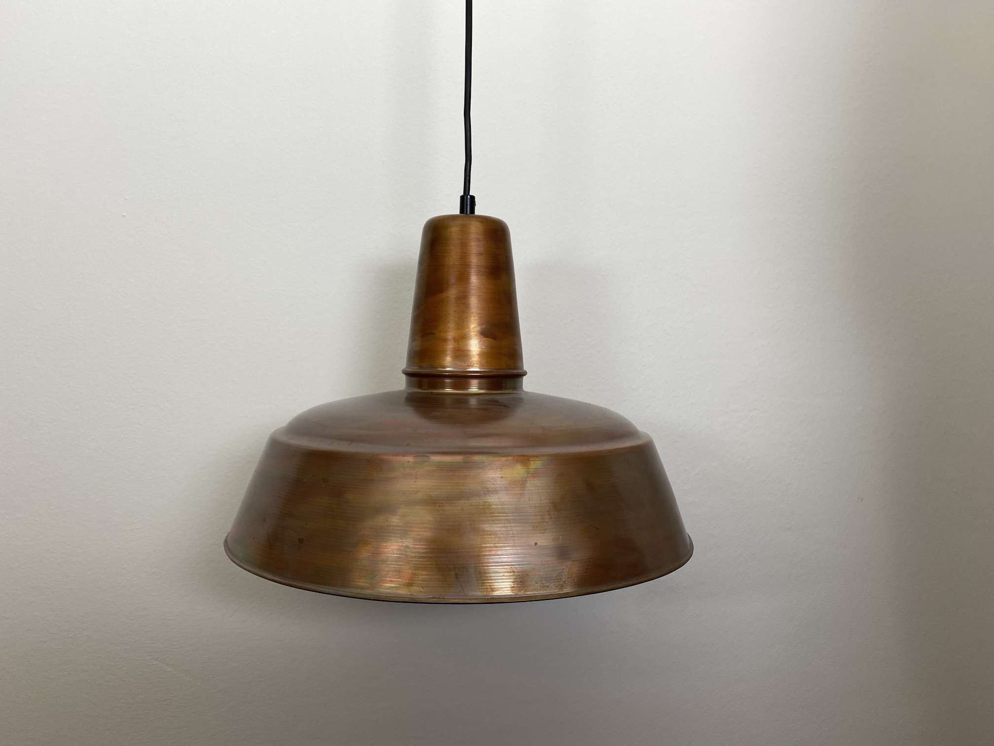 rustikale-haengeleuchte-sievering-kupfer-geflammt-1 Rustikale Hängeleuchte aus Kupfer