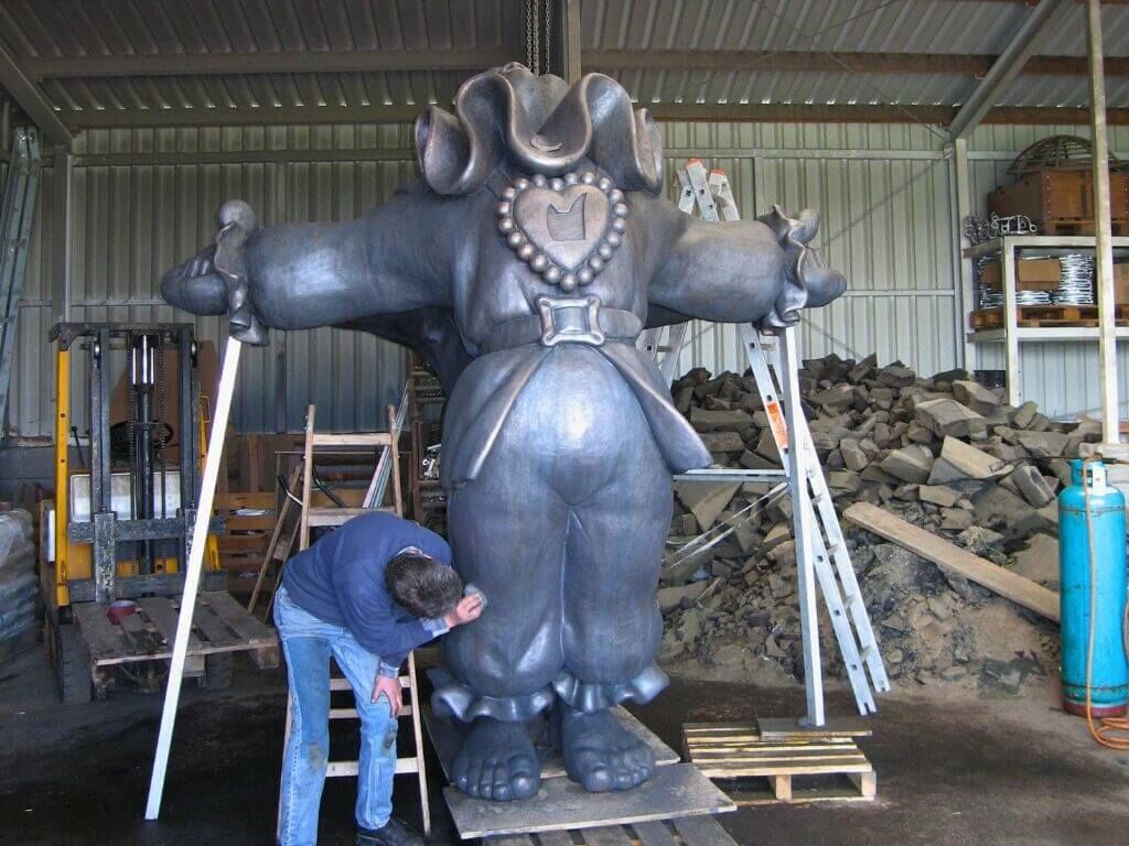 wurstelbrunnen-skulptur-bronzeguss-prater-wurstelprater-drab-36