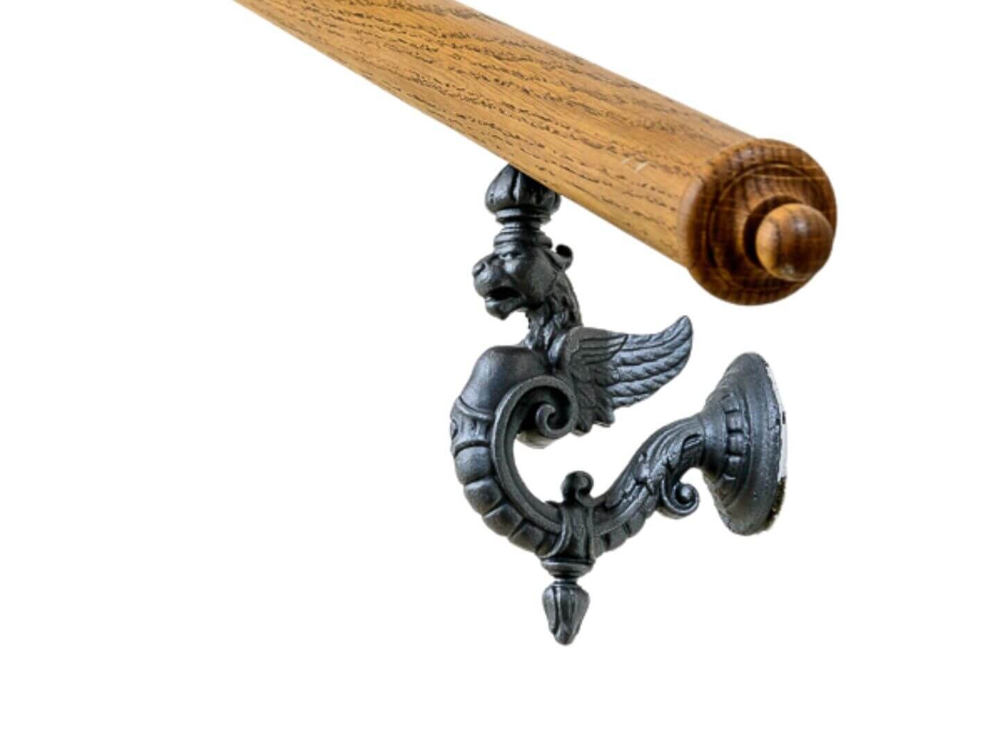 Historische Handlaufstuetze Art. 15305 Esterhazy in Form eines geflügelten Löwen aus Gusseisen Historische Handlaufstuetze Art. 15305 Esterhazy in Form eines geflügelten Löwen aus Gusseisen