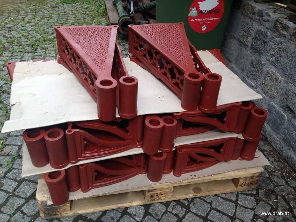 historische Wendeltreppenstufen aus Gusseisen historische Wendeltreppenstufen aus Gusseisen