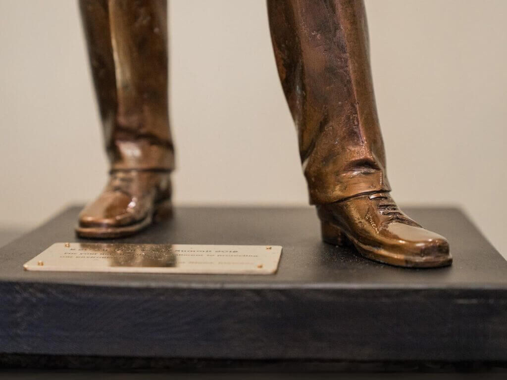 Arnold Schwarzenegger Skulptur Detailaufnahme Fuesse Arnold Schwarzenegger Skulptur Detailaufnahme Fuesse