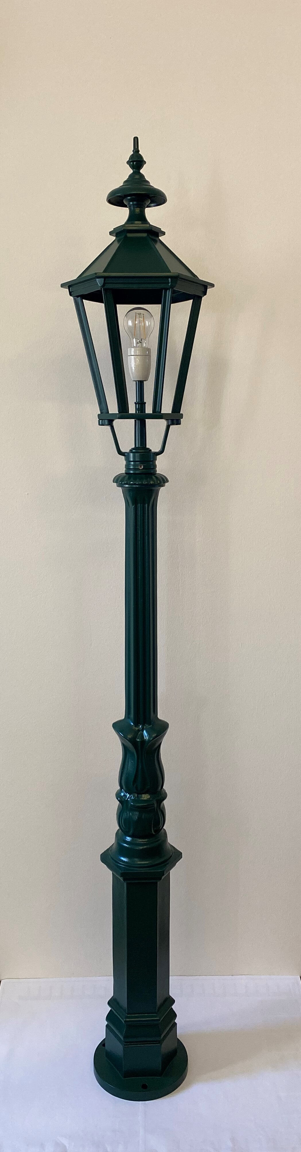 gartenlaterne-standleuchte-nostalgie-moosgruen-1 Standleuchte - Kombination 2 in RAL 6005 Moosgrün