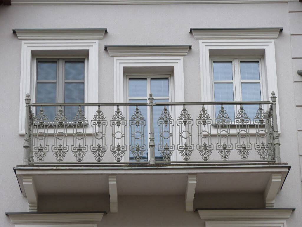 Nostalgisches Balkongelaender aus Aluminiumguss Nostalgisches Balkongelaender aus Aluminiumguss