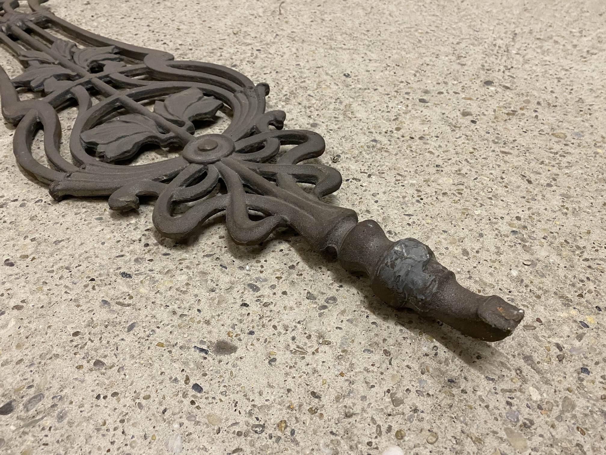 gelaender-gusseisen-304s-1 Seitliche Montage - Geländer aus Gusseisen