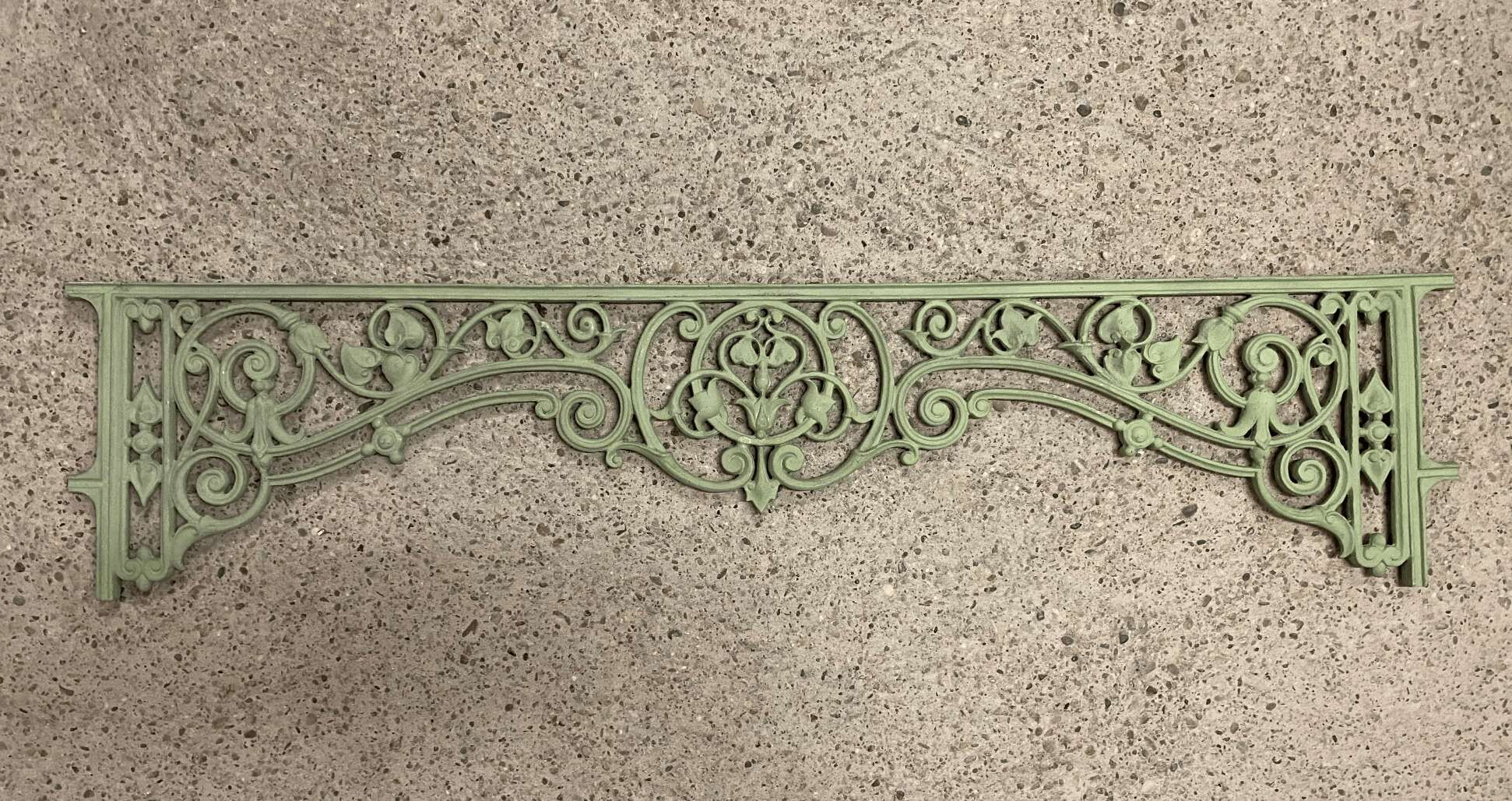 Fensterfries 15XXF mit Verzierungen und Ornamenten aus Gusseisen