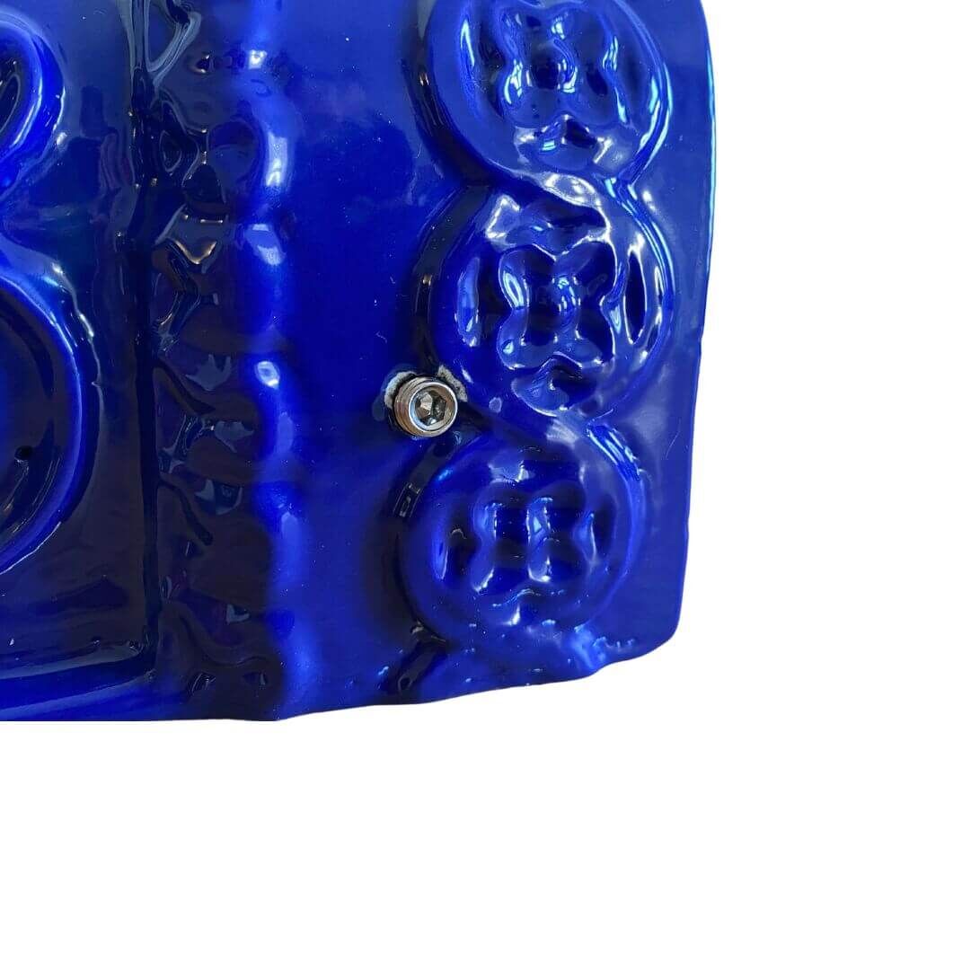 Nahaufnahme: kleiner Emaillefehler Nahaufnahme: kleiner Emaillefehler