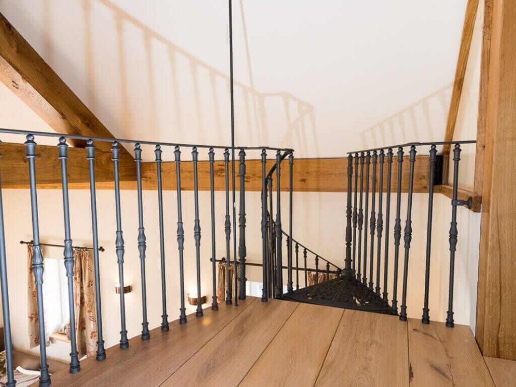 Gelaender des Treppenabgangs der historischen Wendeltreppe Gelaender des Treppenabgangs der historischen Wendeltreppe