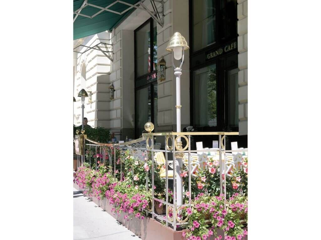 standlaternen-alu-messing-grand_hotel_wien_drab-2 Standlaterne für das Grand Hotel