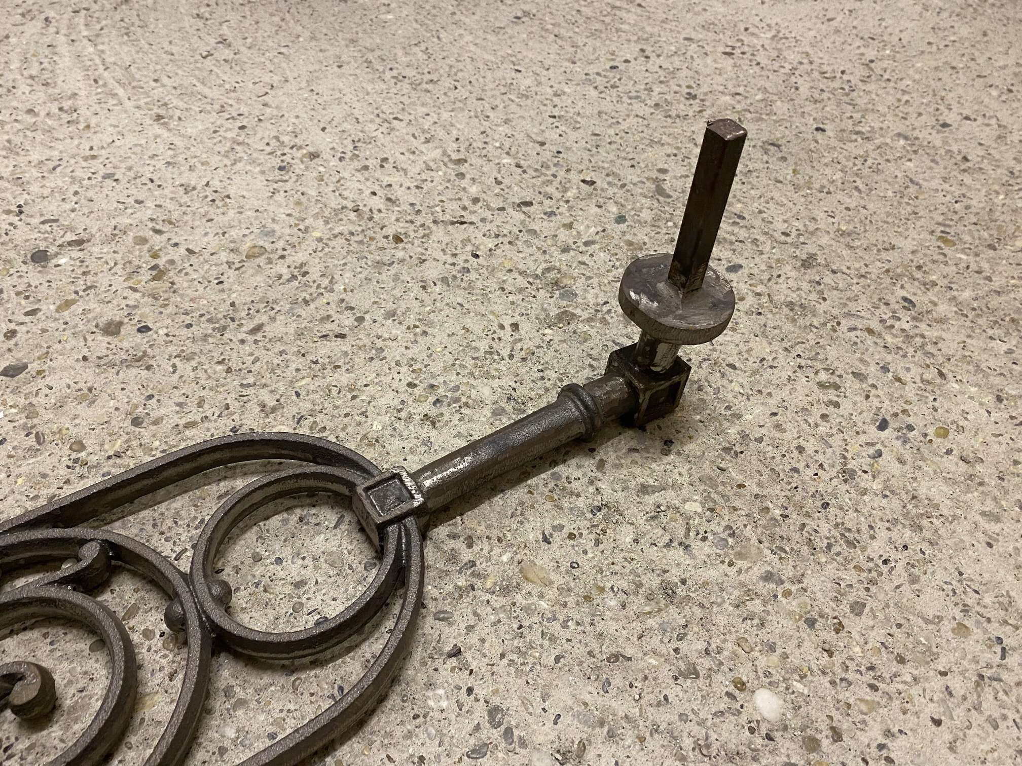 gitter-historisch-gelaender-gusseisen-13s-2 Gussgeländer 13s - seitliche Befestigung