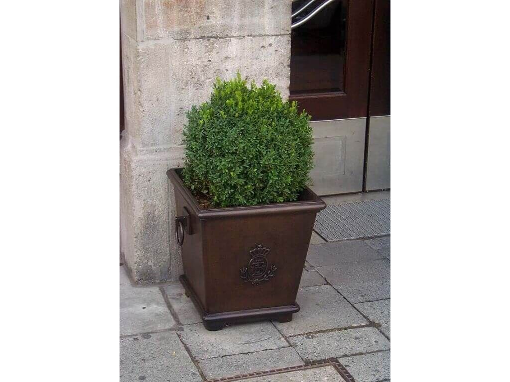 dallmayr_blumentopf_bronzeguss_drab_03