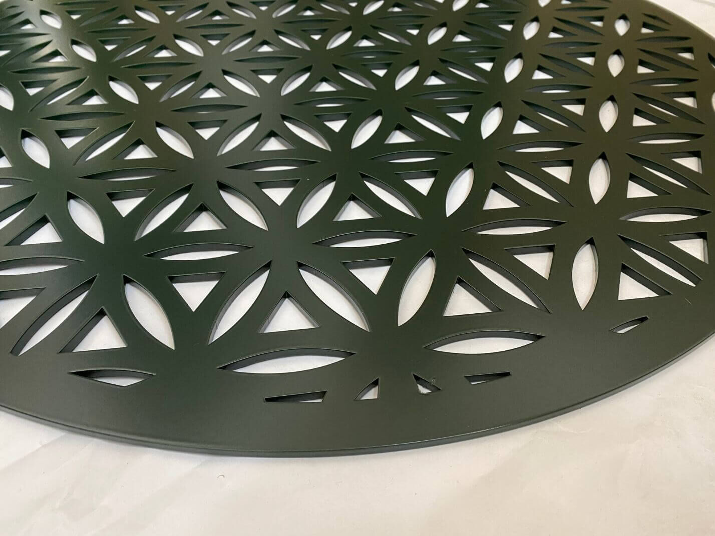 Runder Bodenrost mit floralem Muster aus Edelstahl