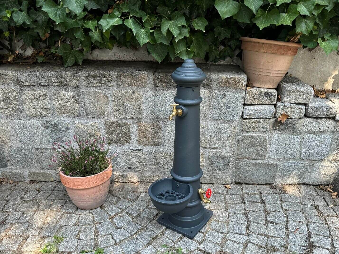 Klassischer Gartenbrunnen Lilienfeld aus Gusseisen