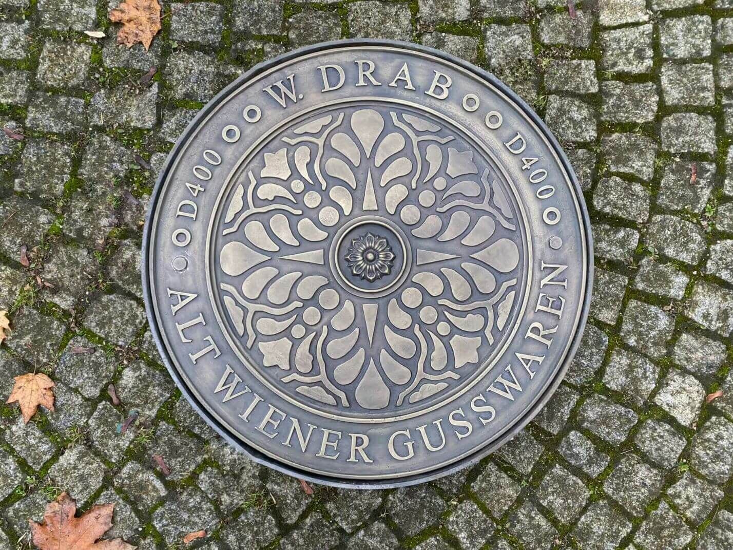 stilvolle runde Schachtabdeckung Florale aus Messingguss stilvolle runde Schachtabdeckung Florale aus Messingguss