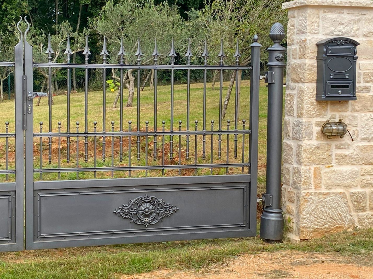 Nostalgie Wandbriefkasten "Triest" | Aluminiumguss