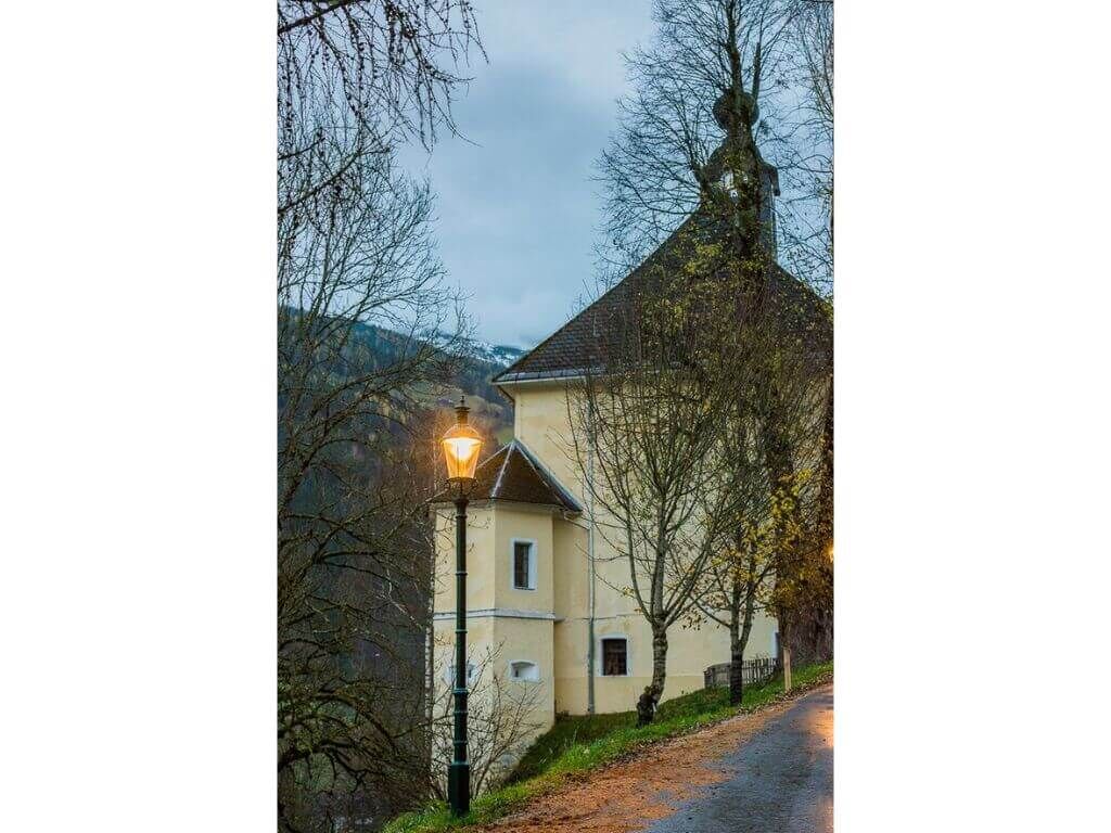 Strassenlaterne in nostalgischen Stil mit LED Einsatz Strassenlaterne in nostalgischen Stil mit LED Einsatz