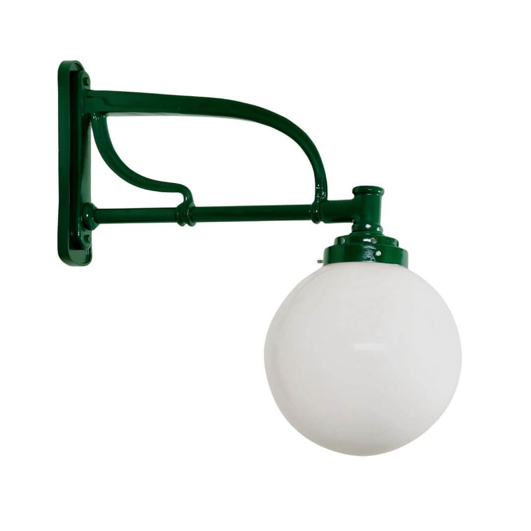 Wandleuchte mit Kugel - Meran 3 hängend "groß" in RAL 6005 Moosgrün Wandleuchte mit Kugel - Meran 3 hängend "groß" in RAL 6005 Moosgrün