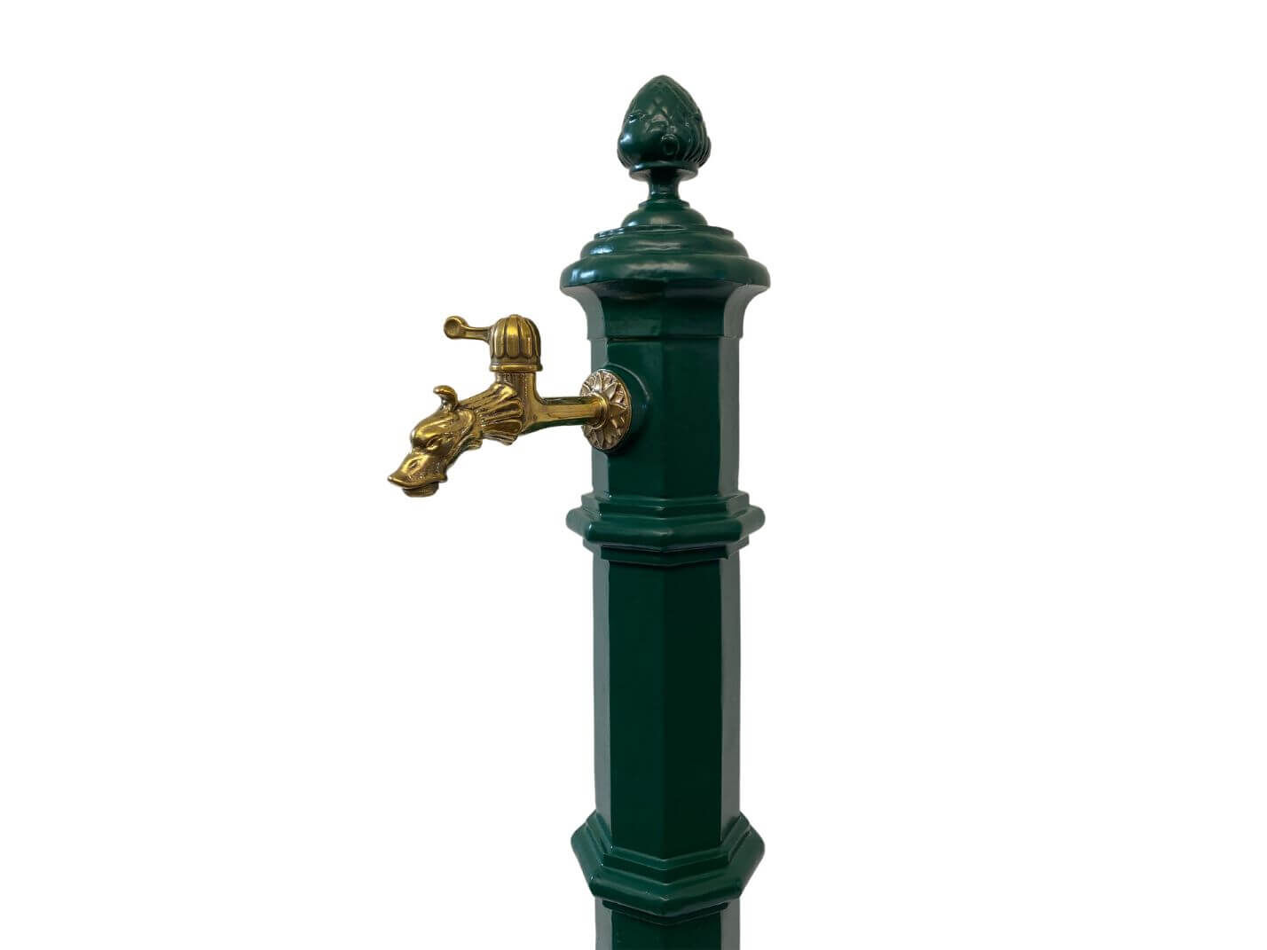 Wasserhahn des moosgruenen Standbrunnen Wien Wasserhahn des moosgruenen Standbrunnen Wien