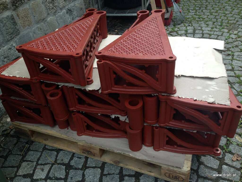 historische Wendeltreppenstufen aus Gusseisen historische Wendeltreppenstufen aus Gusseisen