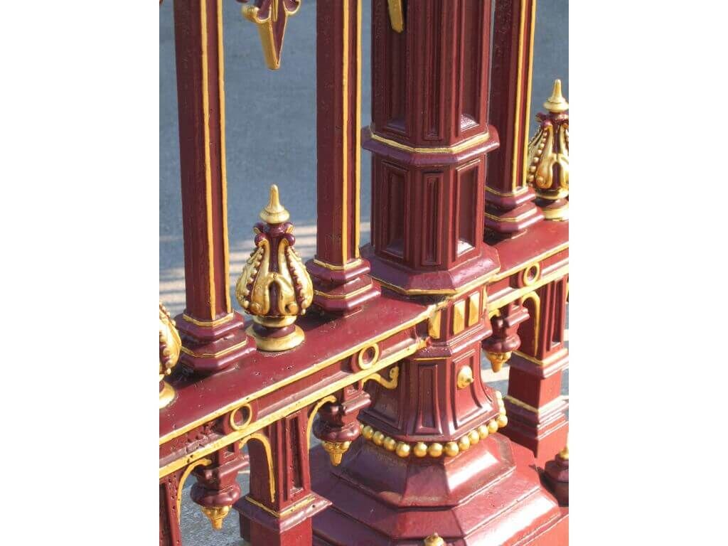 Reproduzierte Zierteile des historischen Zauns der Wiener Hofburg Reproduzierte Zierteile des historischen Zauns der Wiener Hofburg